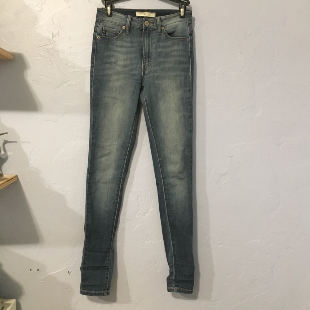 Hi rise, light wash jeans
